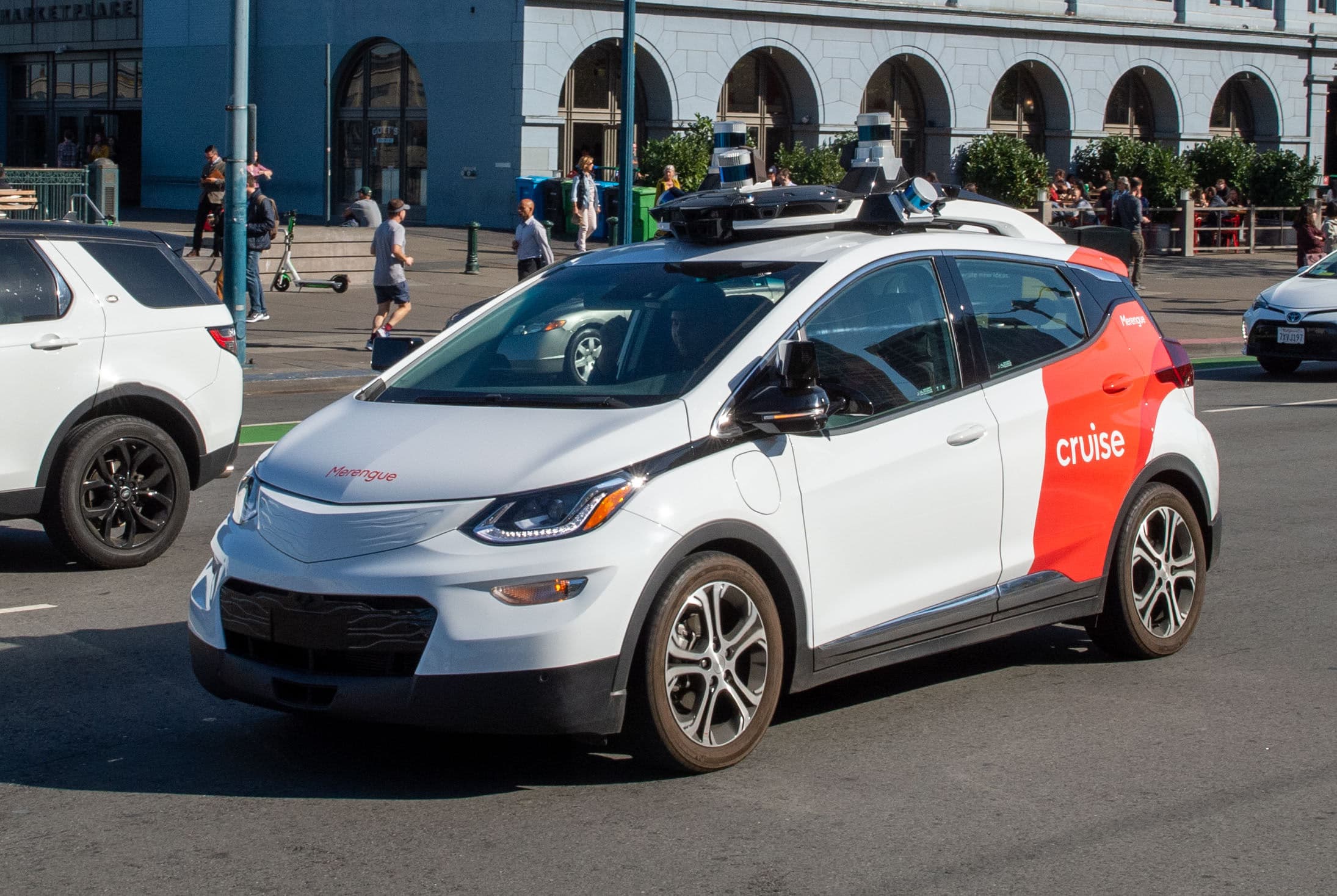 GM Shifts Gears: Cruise Integration and Focus on Driver-Assistance Tech