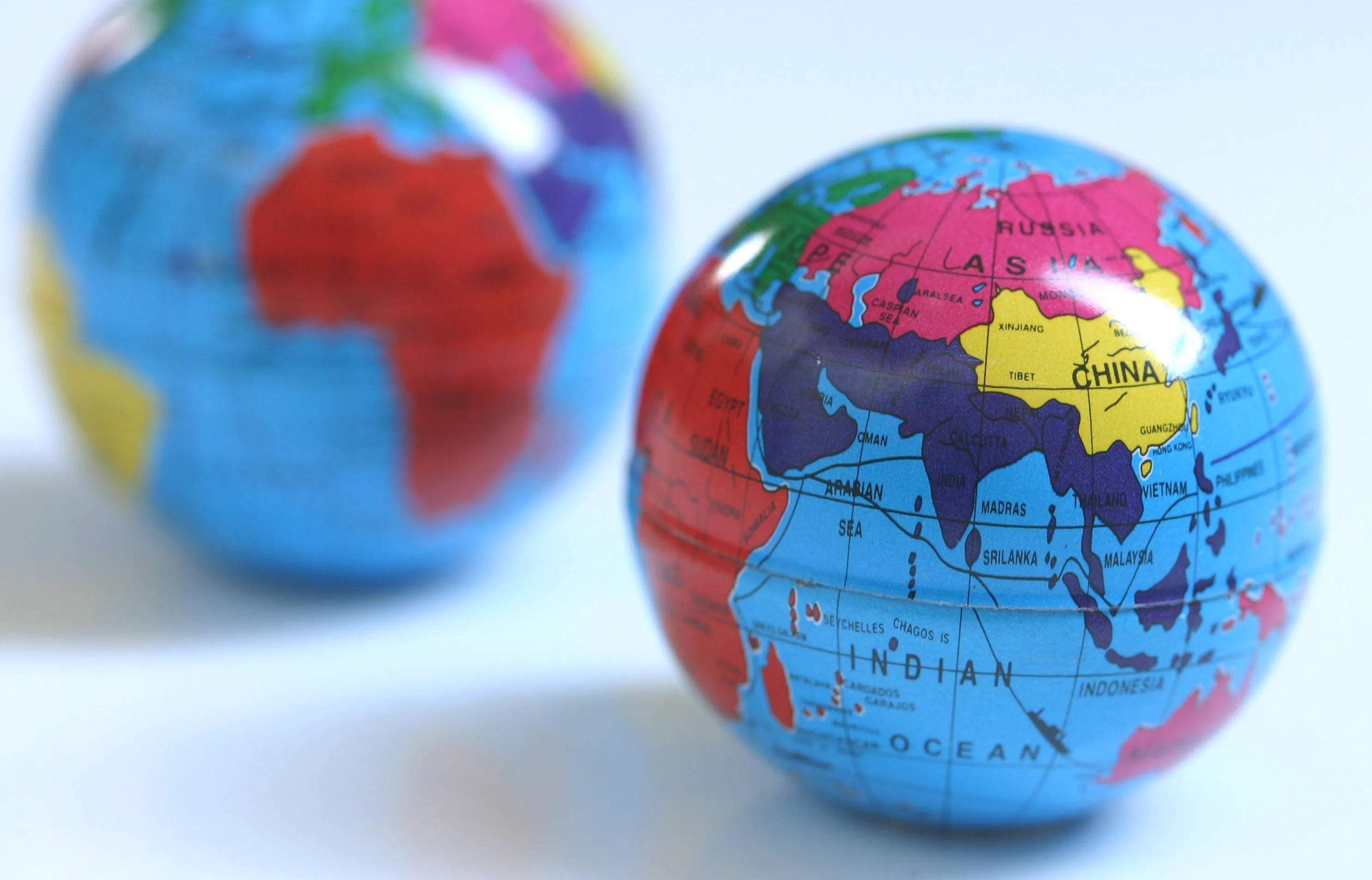 Startups Weekly: Contrarian Bets, Global Funding, and Market Caution