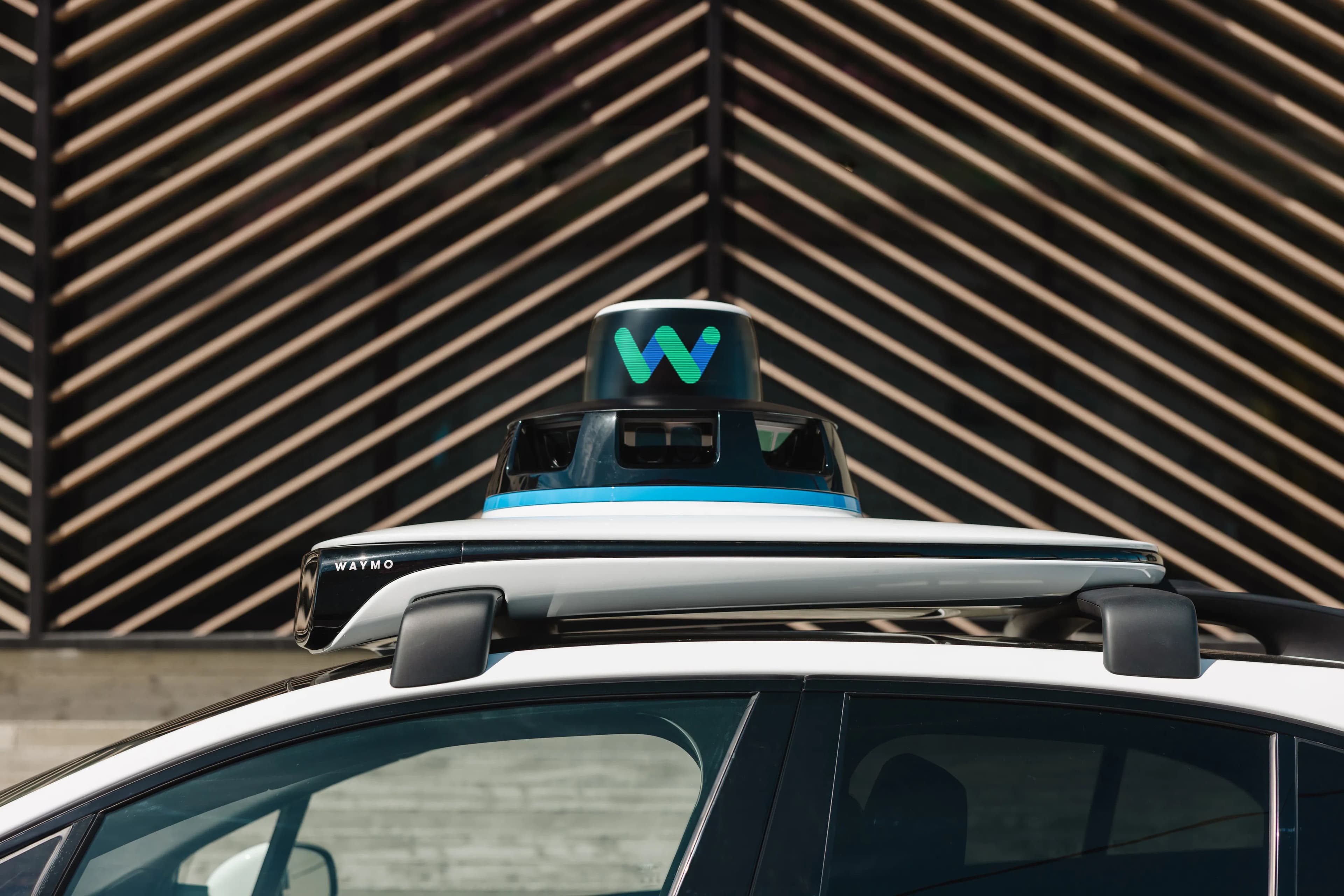 Waymo and Moove Partner for Robotaxi Fleet Management