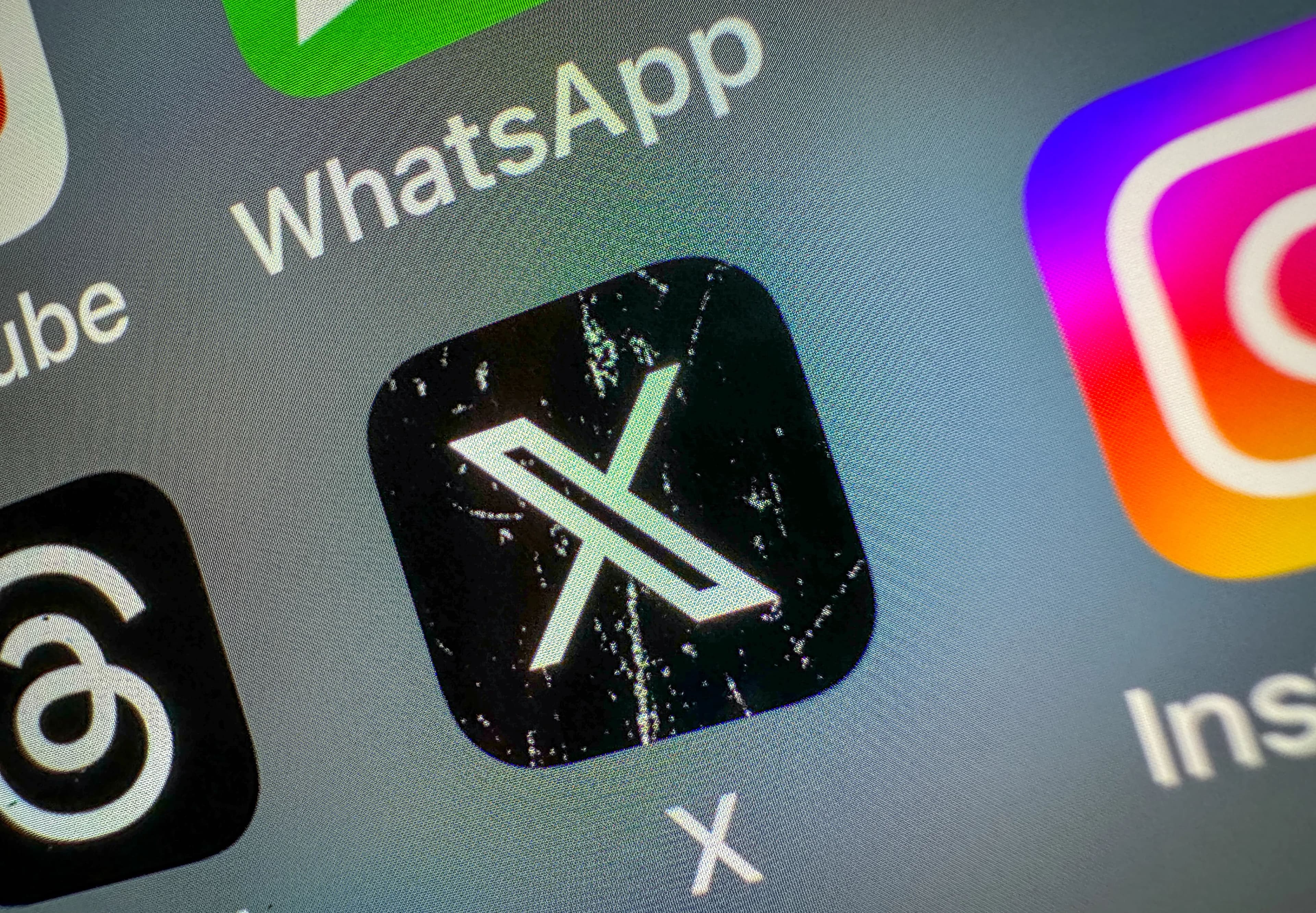 X Debuts Aurora Image Generator for Grok AI Assistant
